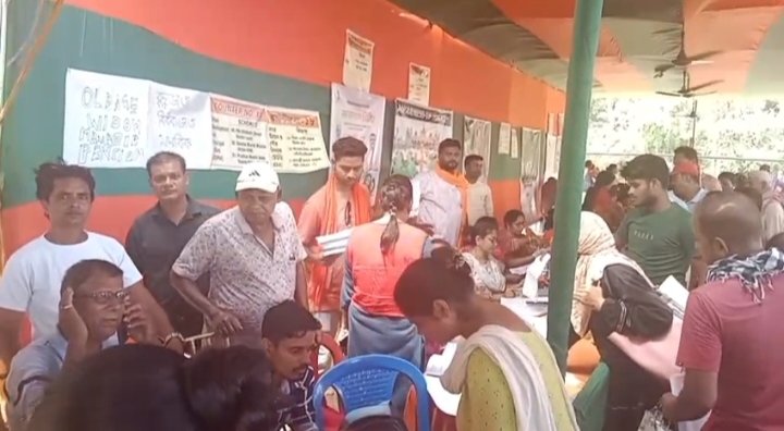 भीषण गर्मी में भी उमड़ा जनसैलाब: कुल्टी में जनकल्याण शिविर एक दिन के लिए बढ़ा, अब वार्ड स्तर पर होगा बची हुई समस्याओं का समाधान