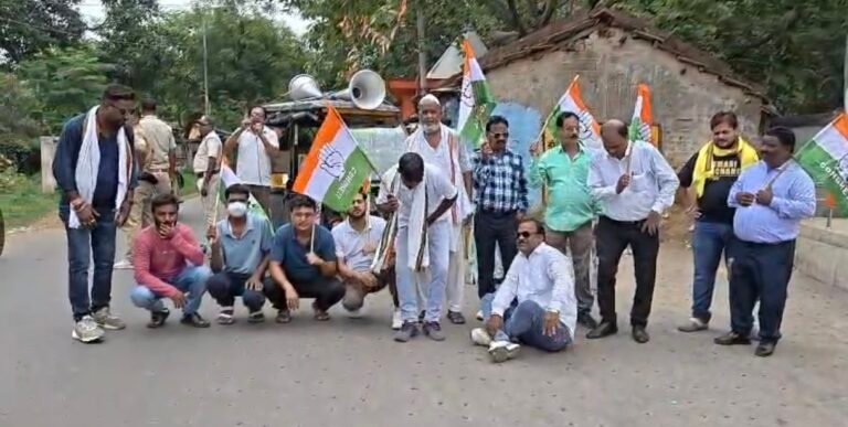 "नई सरकार, पुराने वादे: कुल्टी की दुर्दशा पर कांग्रेस का हल्लाबोल, डीएम को सौंपा ज्ञापन"