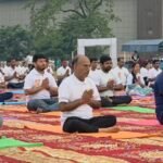 पीएम मोदी और सीएम सुवेंदु के नेतृत्व मे पोलो मैदान से योग का संदेश, हजारों ने किया सामूहिक योगाभ्यास