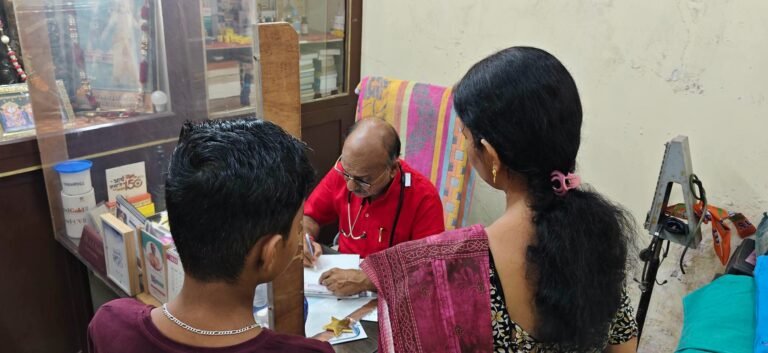 मंत्री पद' पर भी भारी पड़ा 'डॉक्टर का फर्ज', पेड़ा गली में मुफ्त इलाज कर बोले— जनसेवा ही जिंदगी का असली मकसद
