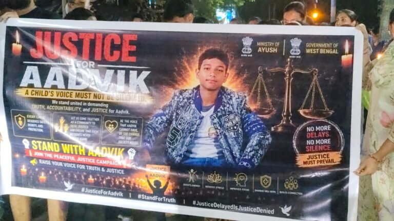 छठी कक्षा के छात्र आद्विक की संदिग्ध डूबने से मौत, एक महीने बाद भी कार्रवाई नहीं—न्याय की मांग में निकला कैंडल मार्च
