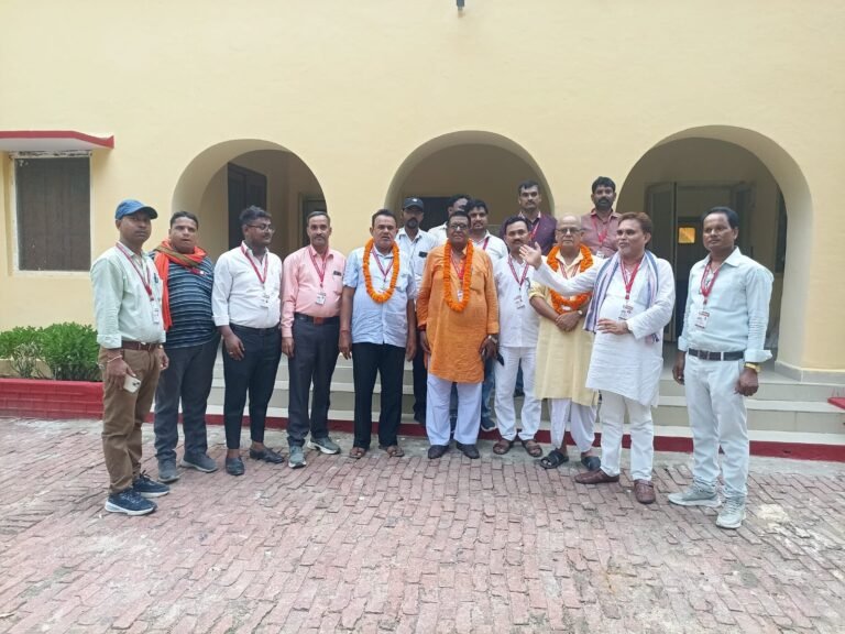 पत्रकारों की एकजुटता से ही सुरक्षित होंगे अधिकार - गिरिराज सिंह  इंडियन जर्नलिस्ट एसोसिएशन संत कबीर नगर की बैठक में संगठन विस्तार पर मंथन।
