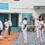 नियामतपुर पुलिस चौकी में मनाया गया 12वां अंतर्राष्ट्रीय योग दिवस, पुलिसकर्मियों ने सीखे सेहत के गुर