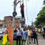 वार्ड 67 में अंधेरा गुल, भाजपा नेता सोनू चौरसिया ने चमकाईं स्ट्रीट लाइटें; सांप-बिच्छू के खौफ से मिली मुक्ति