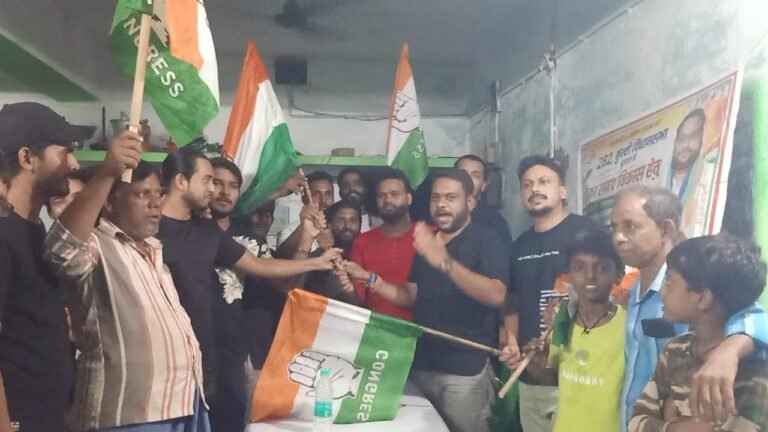 कुल्टी में कांग्रेस का शक्ति प्रदर्शन: सैकड़ों ने थामा ‘हाथ’, 2029 में राहुल गांधी को PM बनाने का हुंकार