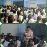 पुलिस अधिकारियों ने विद्यार्थियों से की बात