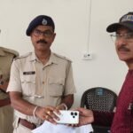 पुलिस ने खोए और चोरी हुए मोबाइल फोन बरामद करके शुक्रवार को वापस कर दिए हैं।