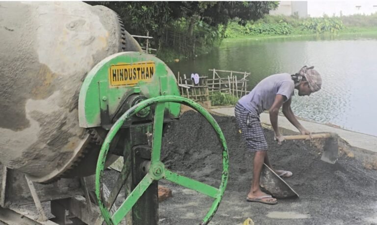 रेत संकट: कुल्टी में निर्माण कार्य ठप, स्टोन डस्ट के सहारे बन रहा छठ घाट