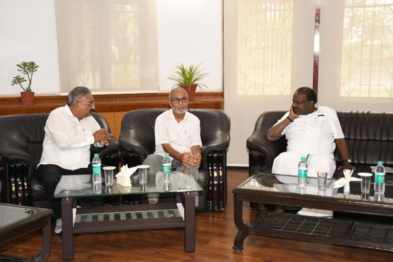 During the visit of the Hon’ble Union Minister of Steel, Shri H. D. Kumaraswamy, to SAIL–IISCO Steel Plant, Burnpur on 12 July 2026, the four functioning trade unions—INTUC, CITU, AITUC and HMS—jointly submitted a memorandum highlighting the long-pending issues concerning employees and contract workers.