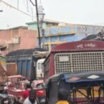 ओवरलोड डंपरों से तबाह सड़कें, धूल से परेशान लोग, प्रशासन मौनविशेष