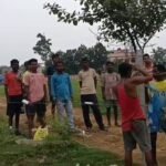 नियमतपुर के डेडी खेल मैदान में अब नहीं जमेगी शराब की महफिल, कंटीले तारों से घेराबंदी के बाद बच्चों ने ली राहत की सांस