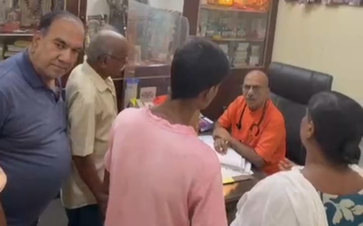 बराकर में डॉ. अजय कुमार पोद्दार की अनूठी पहल, मरीजों को दी पूरी तरह मुफ्त चिकित्सा सेवा