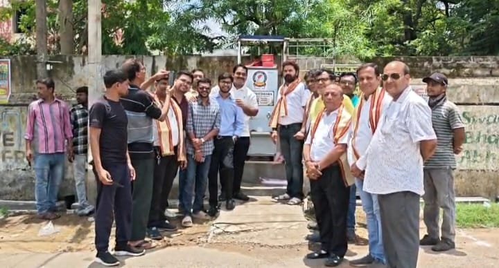 रथयात्रा के पावन अवसर पर नियमतपुर में शीतल पेयजल मशीन का उद्घाटन: छात्राओं और राहगीरों राहत