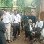 अदालत के मुख्य द्वार पर अधिवक्ताओं की तालाबंदी, पुलिस की कार्यप्रणाली के खिलाफ फूटा गुस्सा