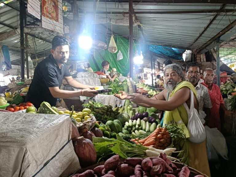 रथ उत्सव पर अनूठी पहल: दुकानों और घरों तक पहुँचा जगन्नाथ जी का महाप्रसाद