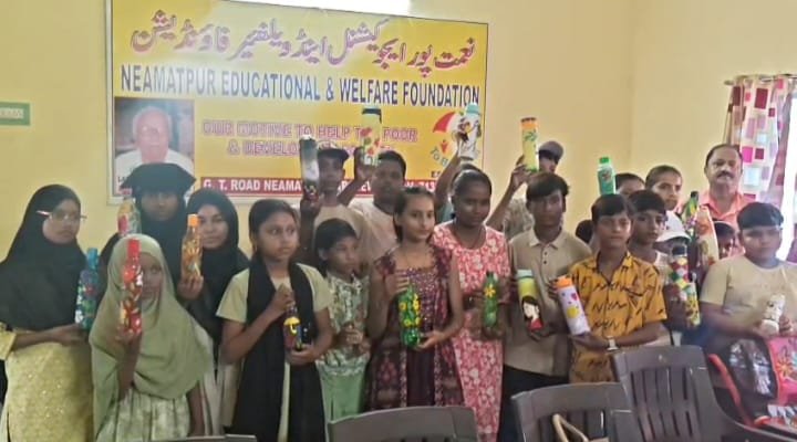 हस्तकला प्रशिक्षण पूरा होने पर बच्चों को मिले सर्टिफिकेट