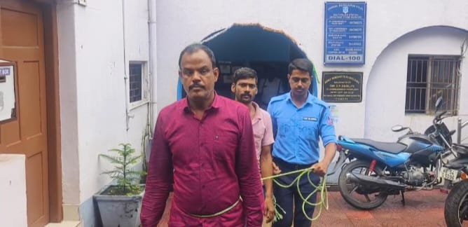 MVI दफ्तर भ्रष्टाचार कांड: दो अफसरों के निलंबन के बाद कुल्टी पुलिस का बड़ा धमाका, ‘मामा होटल’ का मालिक दलाली के आरोप में गिरफ्तार!