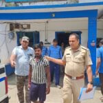 जीतपुर में तड़के पुलिस की छापेमारी, अवैध बालू लदा ट्रैक्टर जब्त, चालक गिरफ्तार