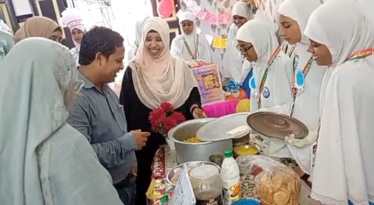 आसनसोल: सीटला डांगा जूनियर हाई स्कूल में फूड फेस्टिवल का शानदार आयोजन