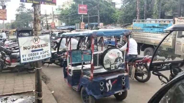 जाम की भट्टी में झुलस रहा नियामतपुर बाजार: अवैध ऑटो-टोटो और बेकाबू अतिक्रमण ने छीनी जनता की सांसें!