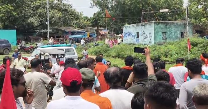 जामुड़िया में माकपा के रक्तदान शिविर में हंगामा, मीनाक्षी मुखर्जी और भाजपा कार्यकर्ताओं के बीच तीखी बहस