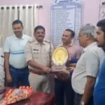 सराहनीय: व्यवसायी की गद्दी से उड़े 50 हजार महज कुछ घंटों में बरामद, चेंबर ने किया बराकर फाड़ी प्रभारी का नागरिक अभिनंदन
