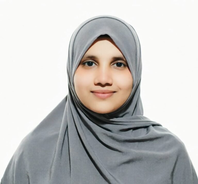 *روشن اسکرینیں، تاریک ضمیر: ڈیجیٹل دور کا اخلاقی زوال*    *(کیا ٹیکنالوجی نے ہمیں بے حس بنا دیا؟)*