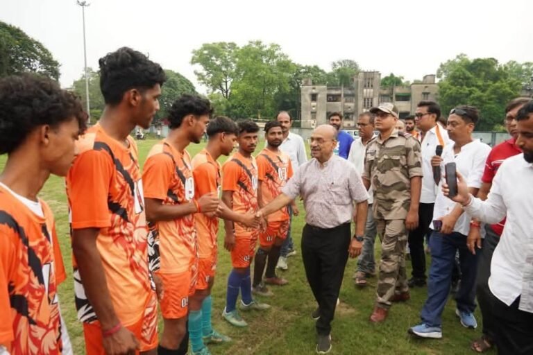 मंत्री डॉ. अजय कुमार पोद्दार ने किया "नेताजी रनिंग नॉक आउट फुटबॉल टूर्नामेंट" का शानदार आगाज