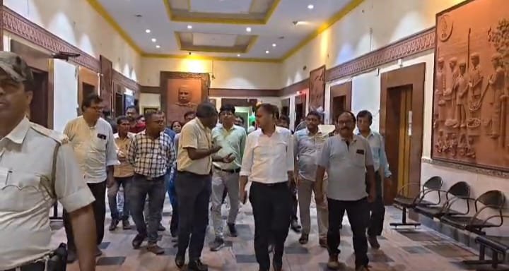 जनगणना 2026: आसनसोल नगर निगम ने 'सेल्फ एन्यूमरेशन' के लिए रवाना किया जागरूकता टैबलो, 106 वार्डों में लोगों को किया जाएगा जागरूक