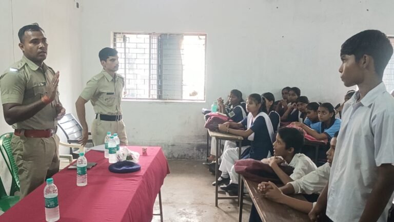 हितकारिणी विद्यालय में सड़क सुरक्षा सप्ताह, विद्यार्थियों को यातायात नियमों का दिया संदेश
