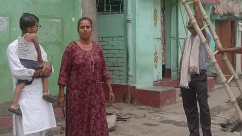 अंधेरे से मिली मुक्ति, टीएमसी नेता टुम्पा चौधरी की देखरेख में सुधरीं वार्ड 67 की बंद लाइटें