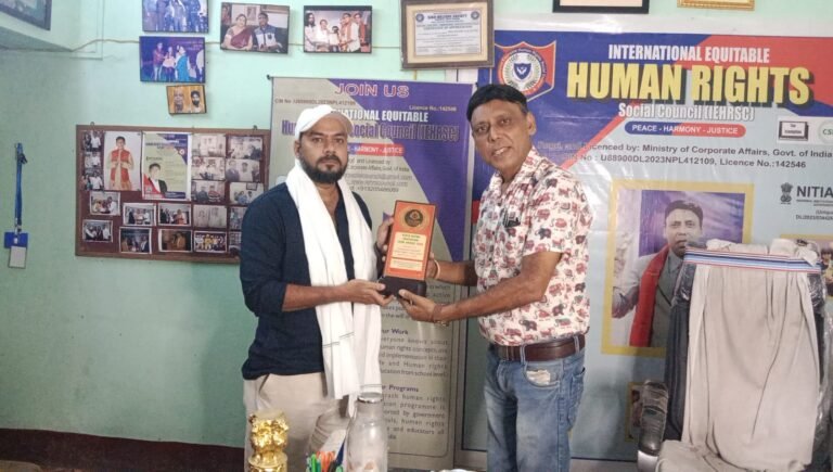 बराकर के प्रख्यात सामाजिक कार्यकर्ता मेराजुल हक अंसारी 'विद्या रत्न अवार्ड' से सम्मानित, क्षेत्र में खुशी की लहर