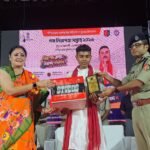 आसनसोल-दुर्गापुर पुलिस कमिश्नरेट के हिरापुर ट्रैफिक गार्ड की ओर से बर्नपुर स्थित भारती भवन में सड़क सुरक्षा सप्ताह का समापन समारोह आयोजित किया गया।