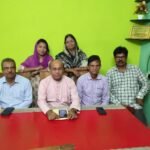 *معروف استاد شاعر  احمد کمال حشمی صاحب کی آمد پر غزالہ تبسم کی رہائش گاہ میں ایک شعری نشست  کا اہتمام ہوا*
