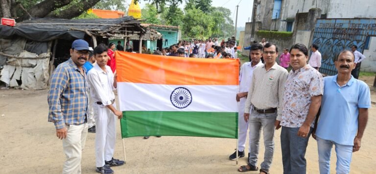तिरंगे के रंग में रंगा बराकर: श्री मारवाड़ी विद्यालय में गूंजा 'जय हिंद', प्रभात फेरी और भव्य रंगोली से बढ़ा मान