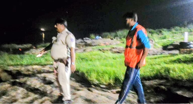 सुरक्षा के साथ भक्ति: सांकतोड़िया फांड़ी ने रातो‑रात निरीक्षण कर रस्सी‑बैरियर और चेतावनी बैनर लगाए।
