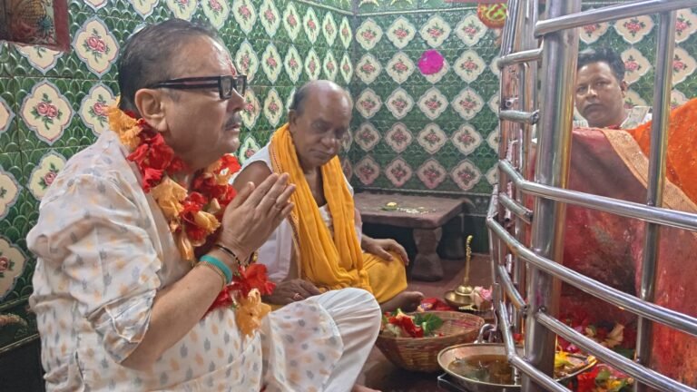 मदन मित्रा की अनूठी प्रार्थना: "मां! हमारी सरकार भी बने और विपक्ष भी जिंदा रहे"