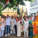 रजवाड़ी मोड़ से स्टेशन तक: भारत माता के जयकारों से गूंजा रानीगंज, महापुरुषों को दी गई श्रद्धांजलि।