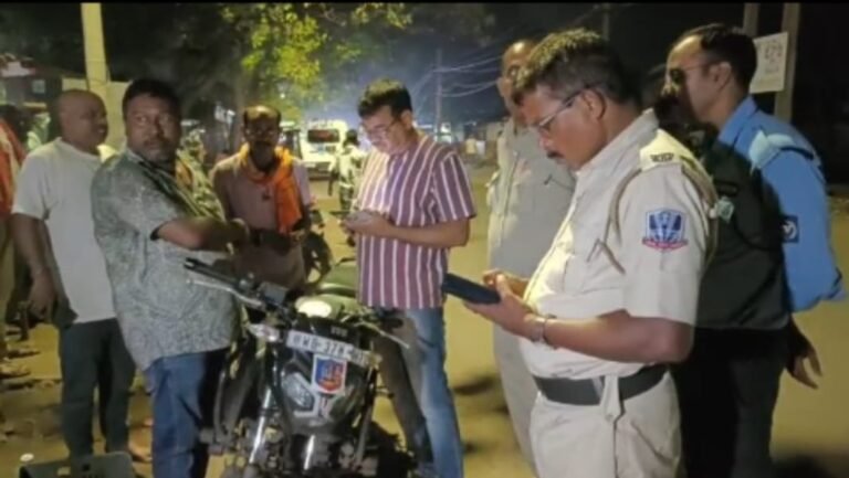 दिशा रेड लाइट एरिया फिर सुर्खियों में: रजरप्पा जा रहे लोगों से ₹40 हजार की कथित ठगी, कार की चाबी भी ले उड़े बदमाश
