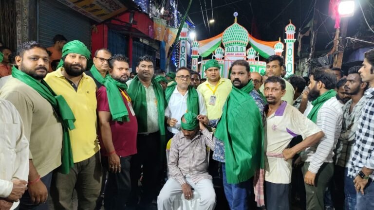 केन्दुआ बाजार में गूंजा या हुसैन, अखाड़े में युवाओं ने दिखाए हैरतअंगेज करतब कुल्टी में मोहर्रम के 40वें अखाड़े पर उमड़ा जनसैलाब,