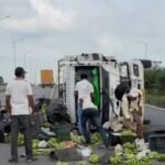 एथोड़ा ब्रिज के पास 19 नंबर राष्ट्रीय राजमार्ग पर गुरुवार सुबह एक केला लदा ट्रक अनियंत्रित होकर पलट गया। इस हादसे में स्कूटी चालक घायल हो गया।