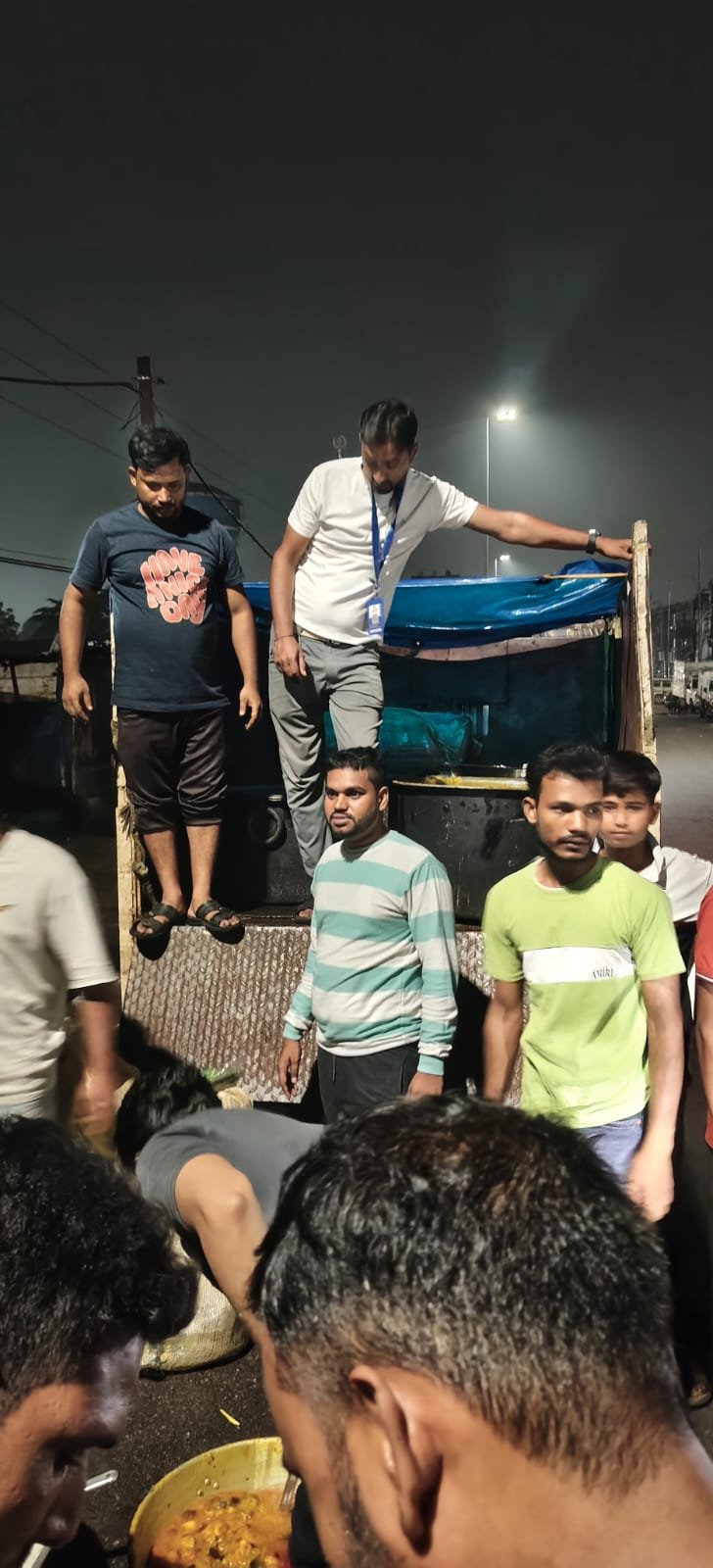 Aao Madad kare charitable trust ke taraf se Rourkela ke kai ilaqo me khana pahuchaya gaya