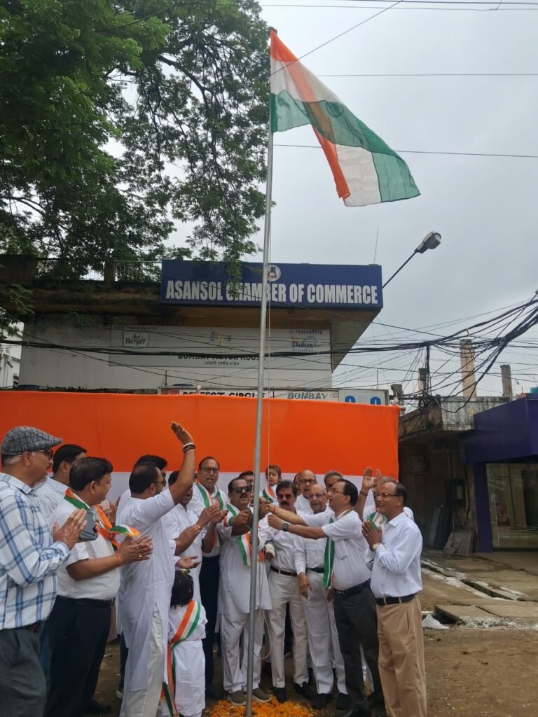आसनसोल चेम्बर ऑफ कॉमर्स का स्वतंत्रता दिवस समारोह अत्यंत भव्य एवं उत्साहपूर्ण वातावरण में सम्पन्न हुआ।