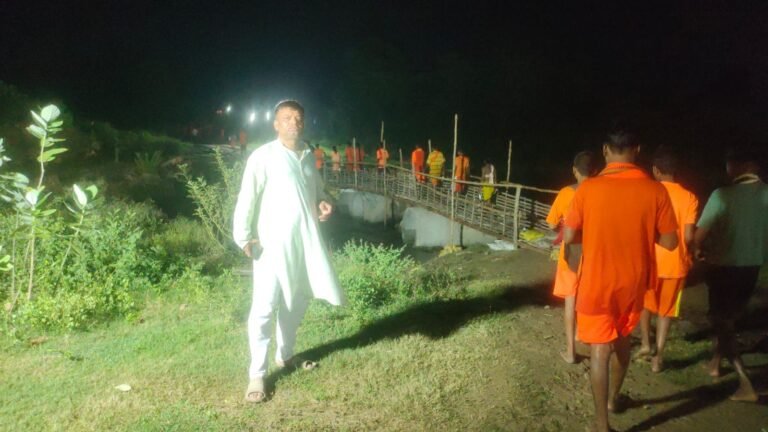 *श्रद्धालुओं के लिए श्मशान काली मंदिर के पास बना स्थायी पुल*