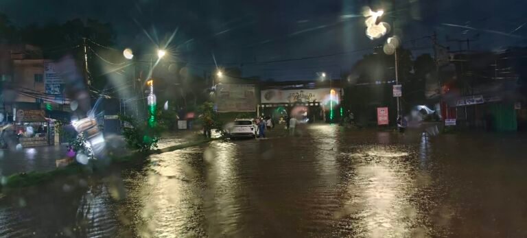 आसनसोल में मूसलाधार बारिश से हाहाकार, कई इलाके जलमग्न