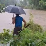 आसनसोल में उफनती घरुई नदी में स्कूटी समेत बहा 18 वर्षीय युवक, तलाश जारी