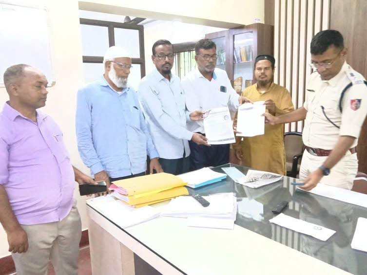 ধর্মীয় স্থানে মাইক ব্যবহারে বাধা ও মসজিদের তথ্য চাওয়ার প্রতিবাদে ডেপুটেশন