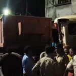 रानीगंज में अनियंत्रित ट्रेलर दुकान में घुसा, भारी नुकसान; मुआवजे की मांग पर प्रदर्शन