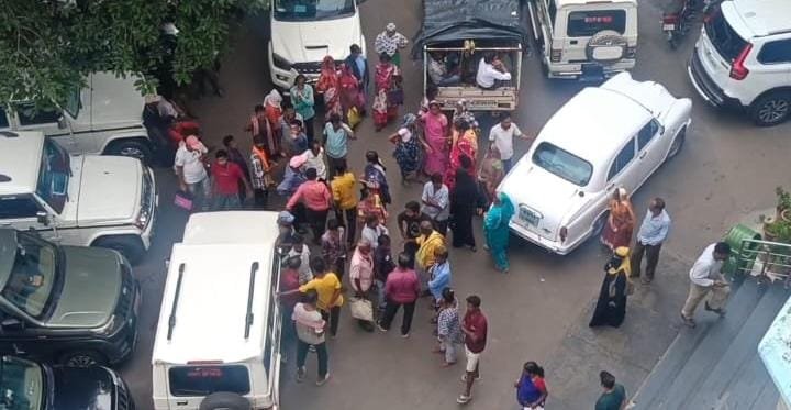 सफाई कर्मचारियों की मांगों को लेकर आसनसोल नगर निगम में प्रदर्शन