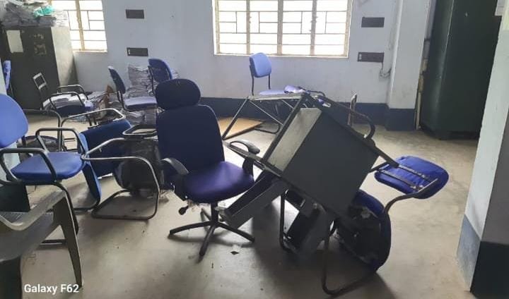 अन्नपूर्णा योजना का पैसा न मिलने पर फूटा गुस्सा, सलानपुर BDO दफ्तर में भारी बवाल!